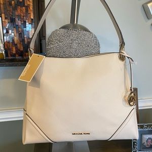 NWT Michael Kors Nicole Medium Shoulder Bag
(Light cream)